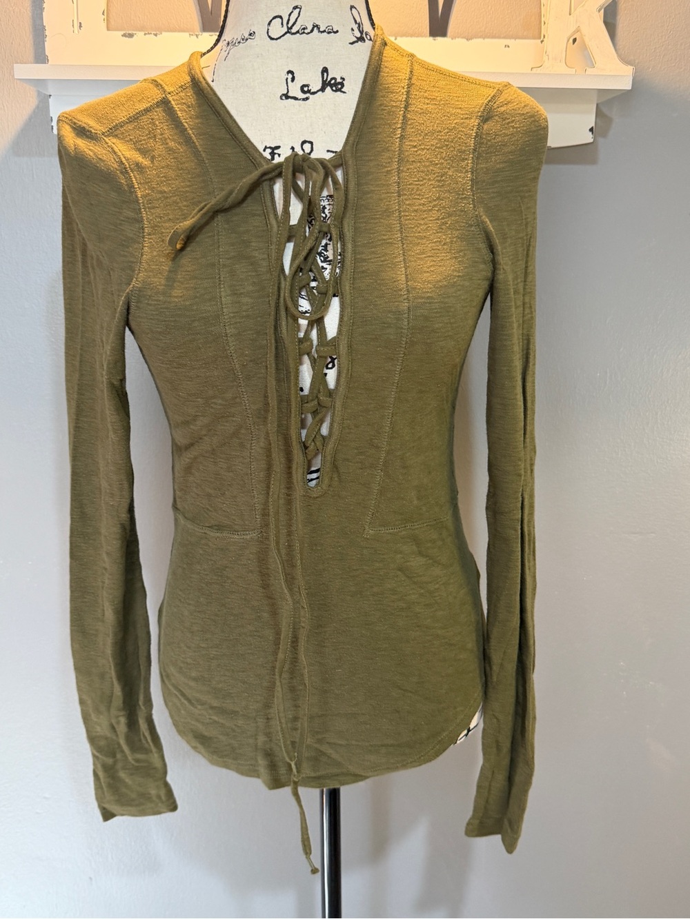 FREE PEOPLE OLIVE LACE UP LONG SLEEVE TOP SZ SP